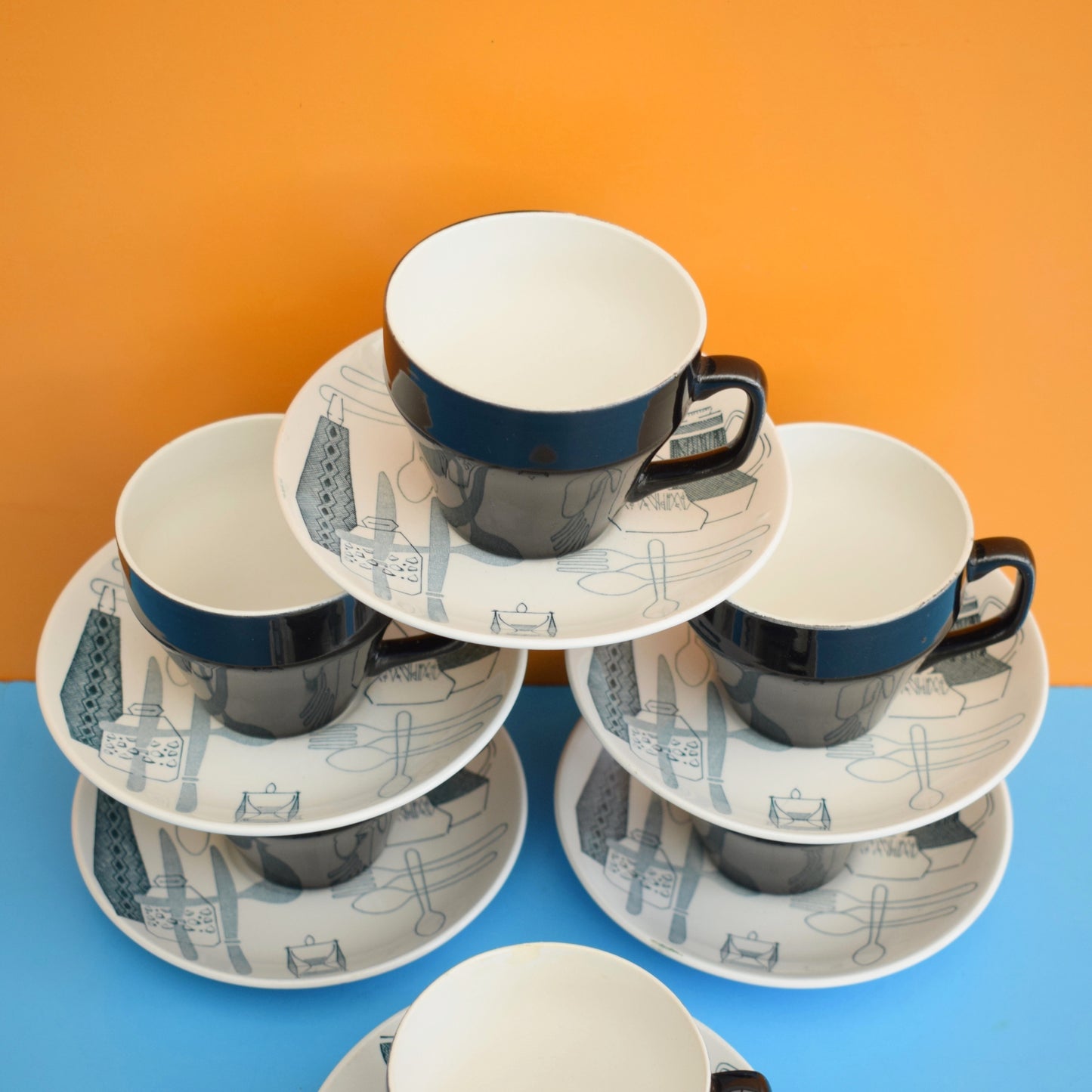 Vintage 1960s Kitsch Barker Bros Cups & Saucers - Fiesta x6