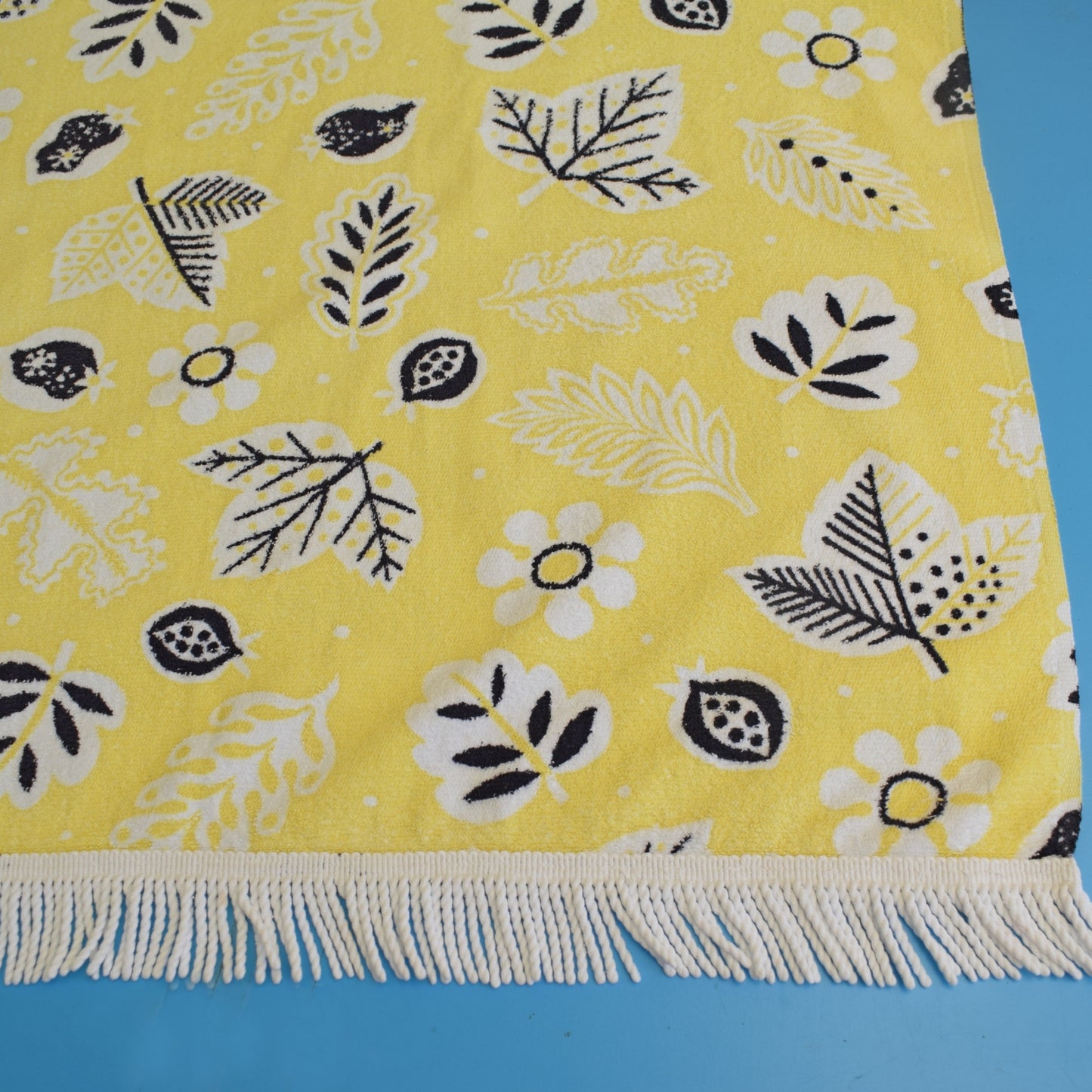 Vintage 1950s Bath Towel - Lemon/ Black