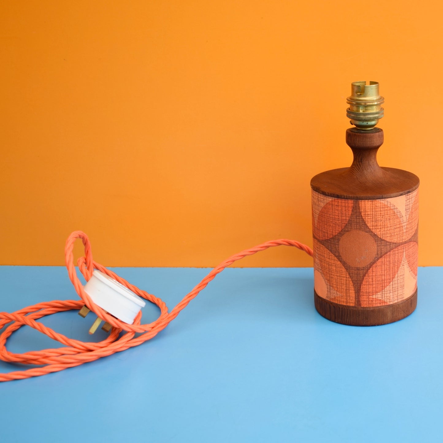 Vintage 1960s Wooden Wood / Orange Patterned Table Lamp