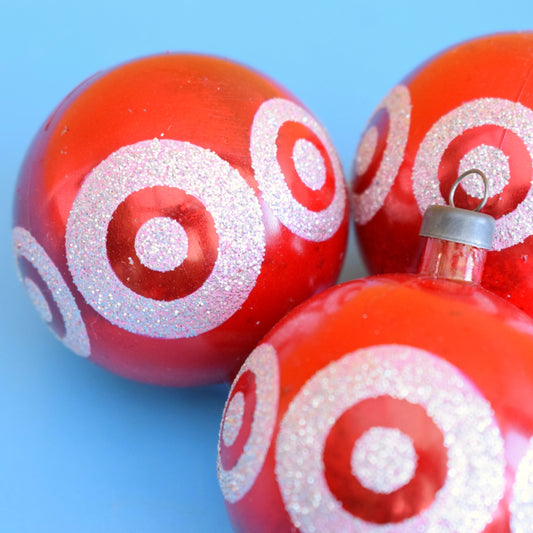 Vintage 1970s Shatterproof Bullseye Baubles x3 - Red