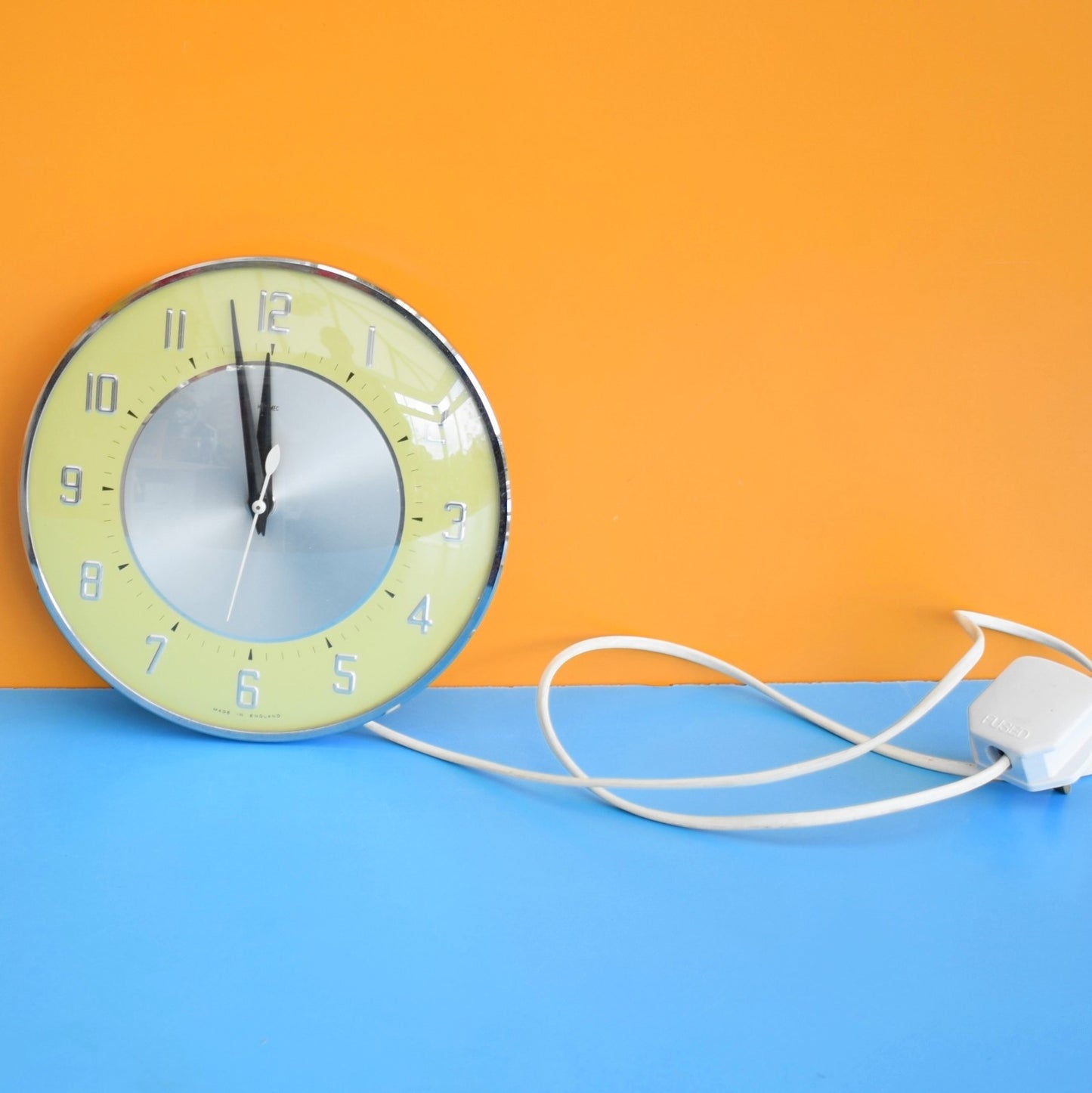 Vintage 1960s Metamec Electric Clock - Yellow .