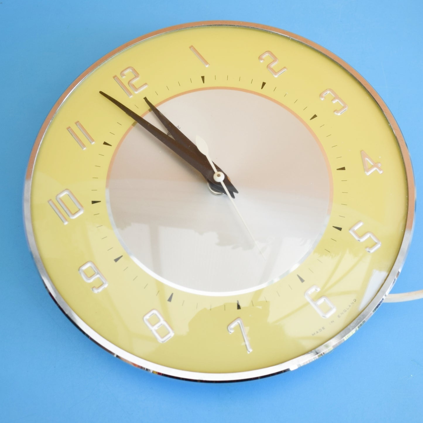 Vintage 1960s Metamec Electric Clock - Yellow .