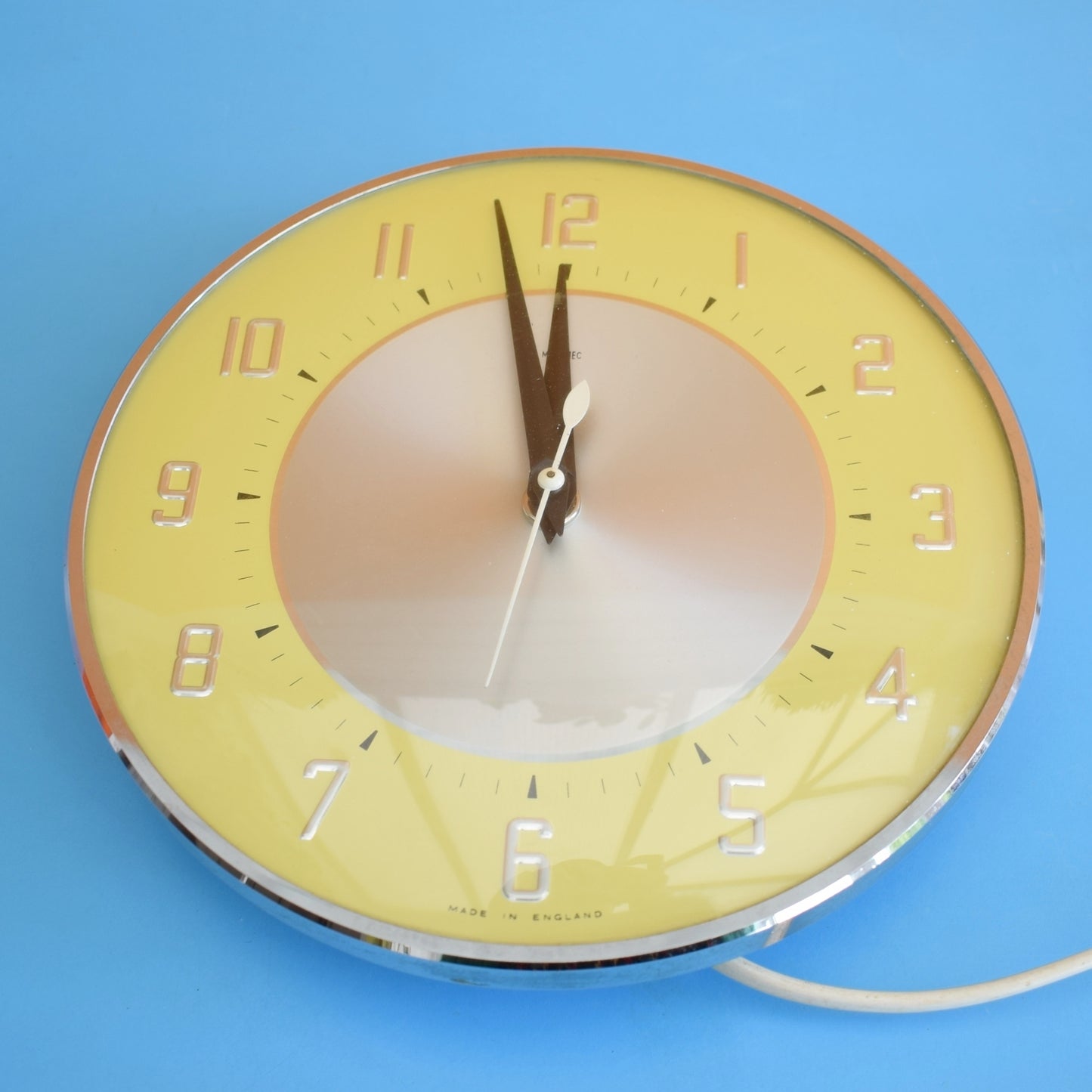 Vintage 1960s Metamec Electric Clock - Yellow .