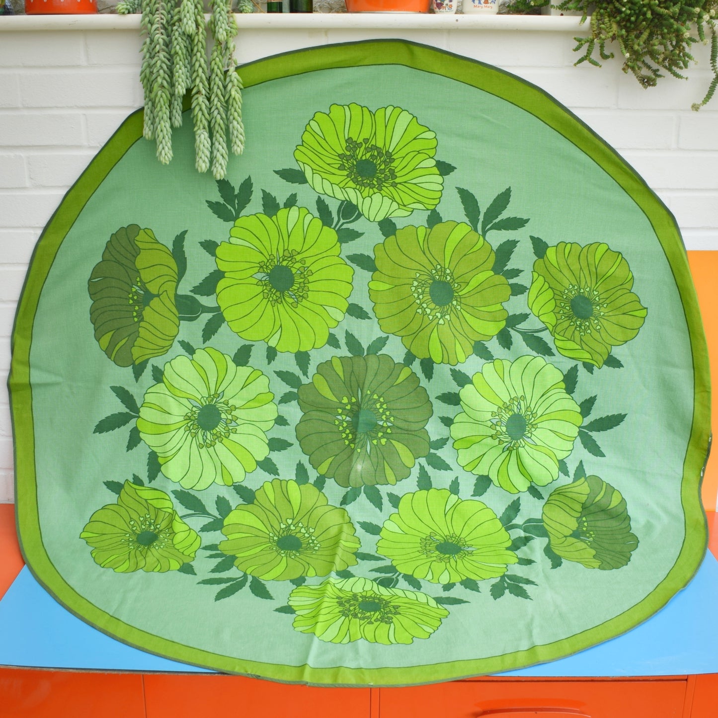 Vintage 1970s Round Tablecloth - Flower- Green