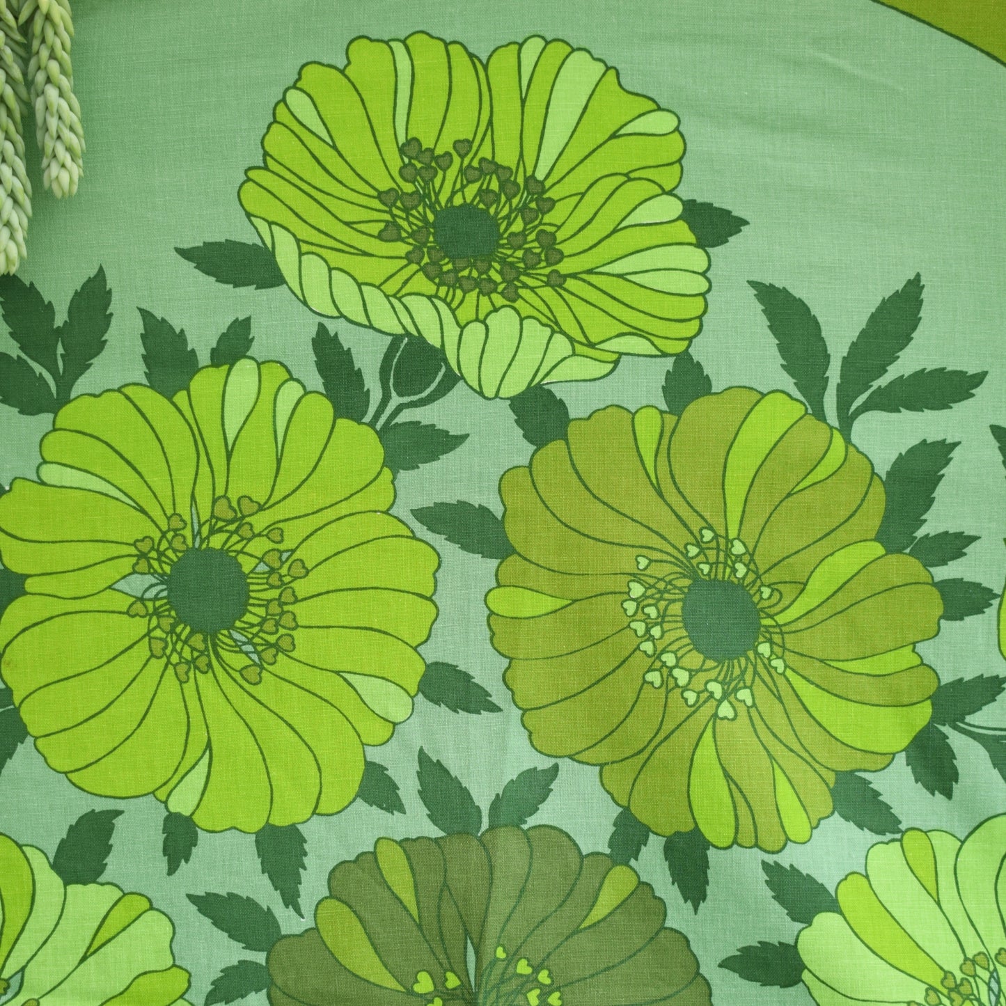 Vintage 1970s Round Tablecloth - Flower- Green