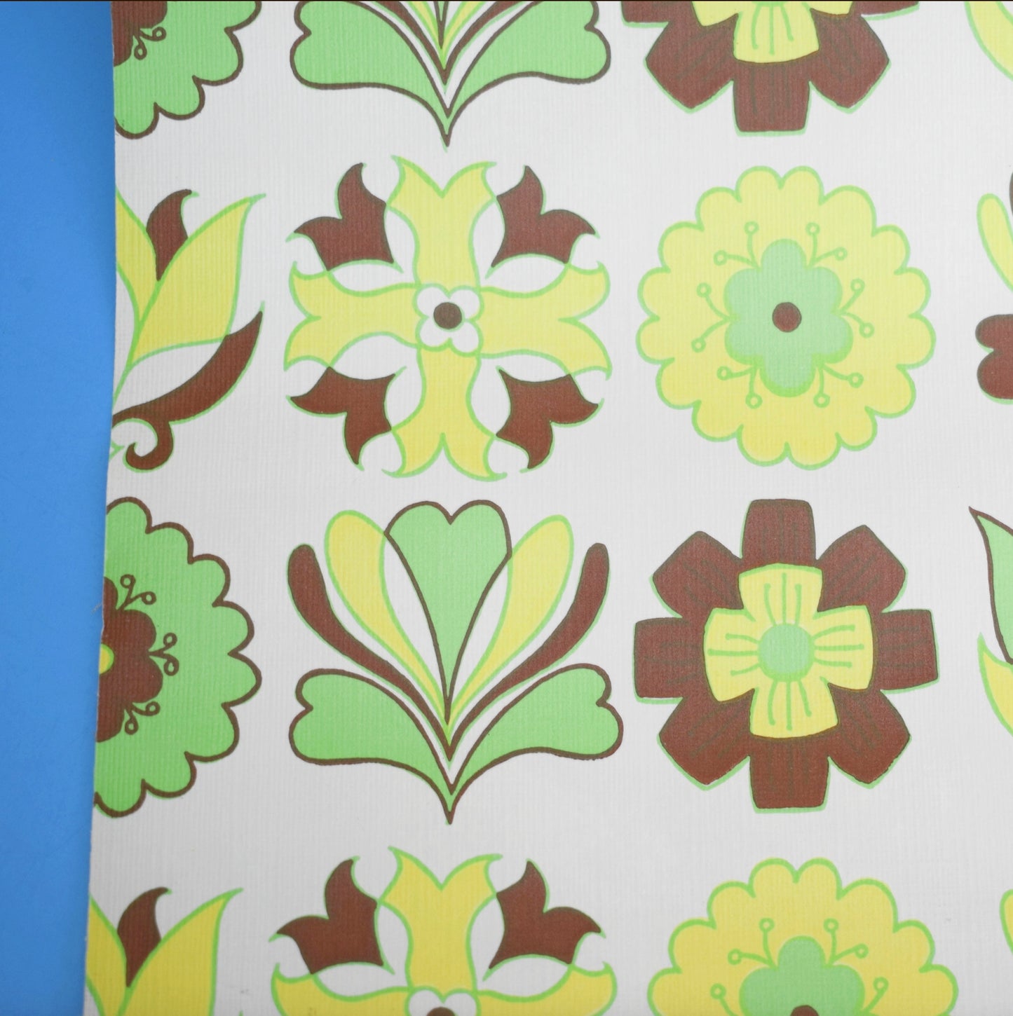 Vintage 1960s Wallpaper - Green/ Brown Flower