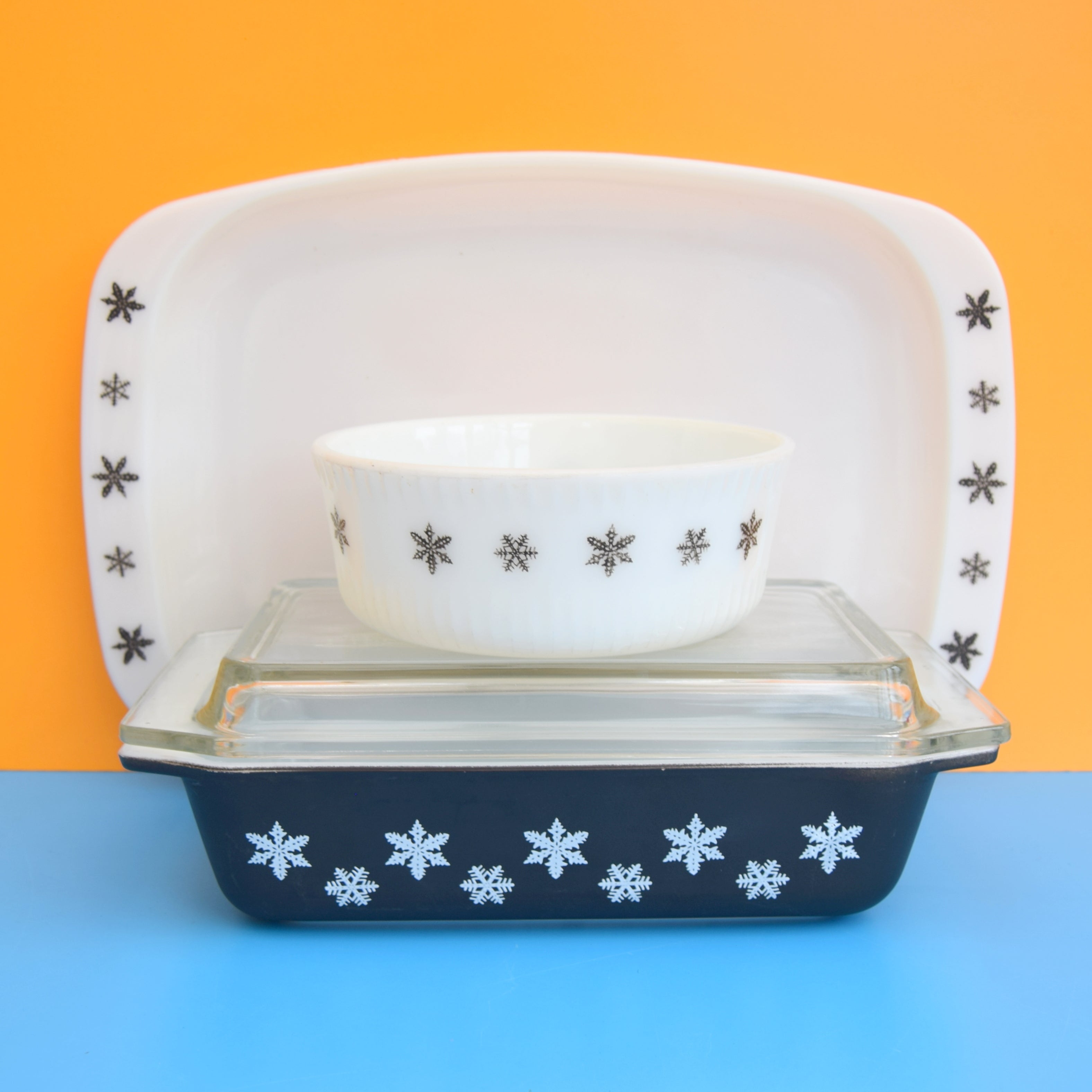 PYREX Snowflake hotsell Casserole