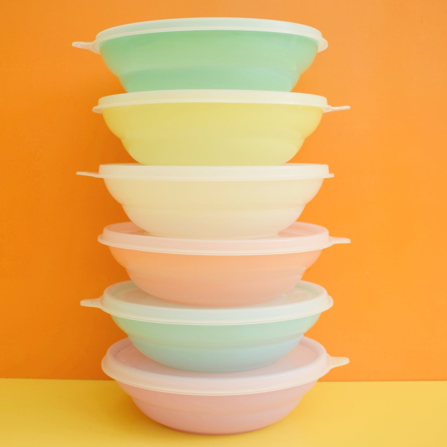 Vintage 1960s Tupperware Bowl Set - Pastel