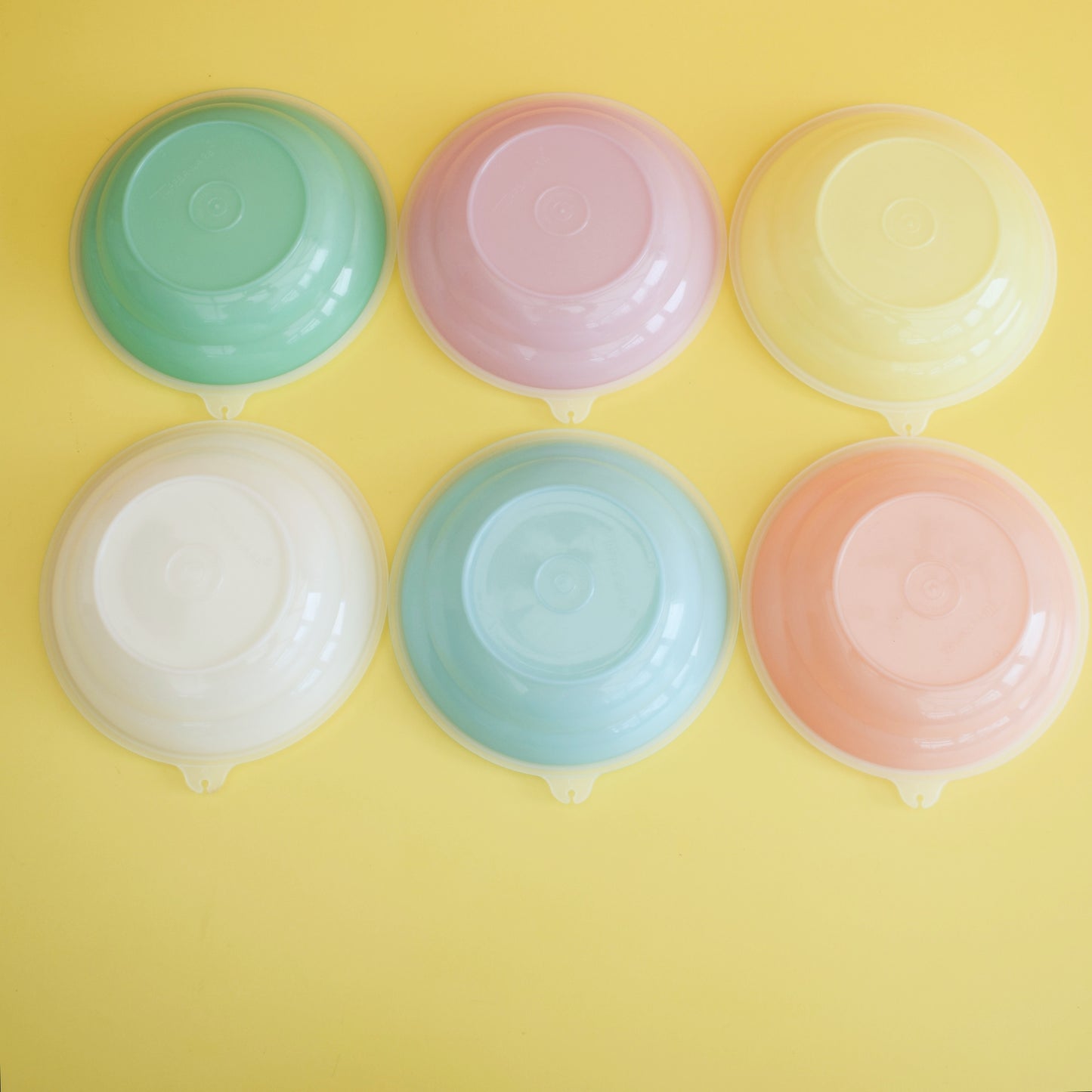 Vintage 1960s Tupperware Bowl Set - Pastel