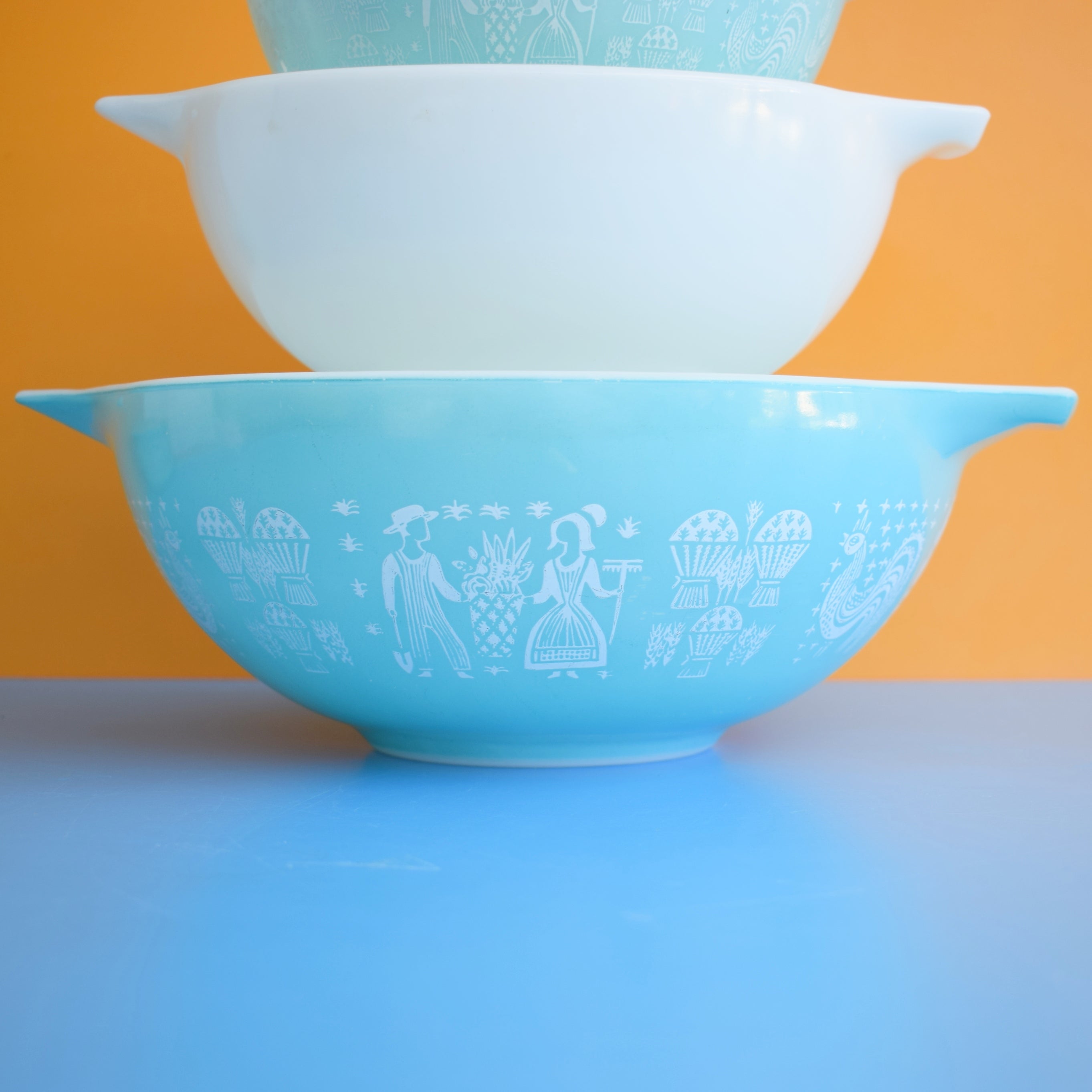 Vintage shops Pyrex 3 mixing bowls butterpint