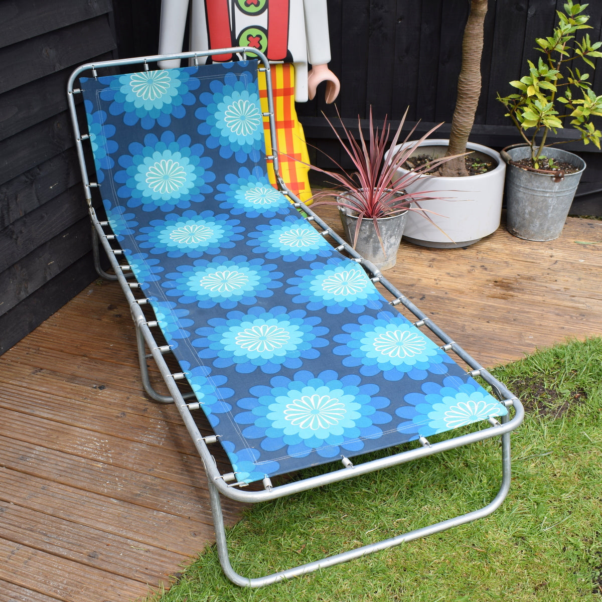 Vintage 1970s Garden Sun Lounger Blue Flower Power Pineapple Retro