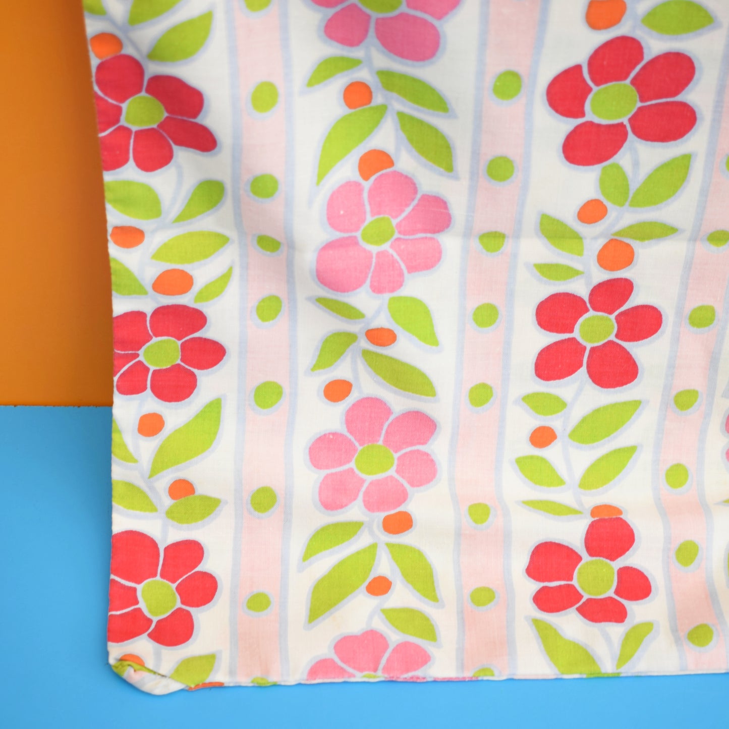 Vintage 1960s Pillowcase Pair - Flower Power