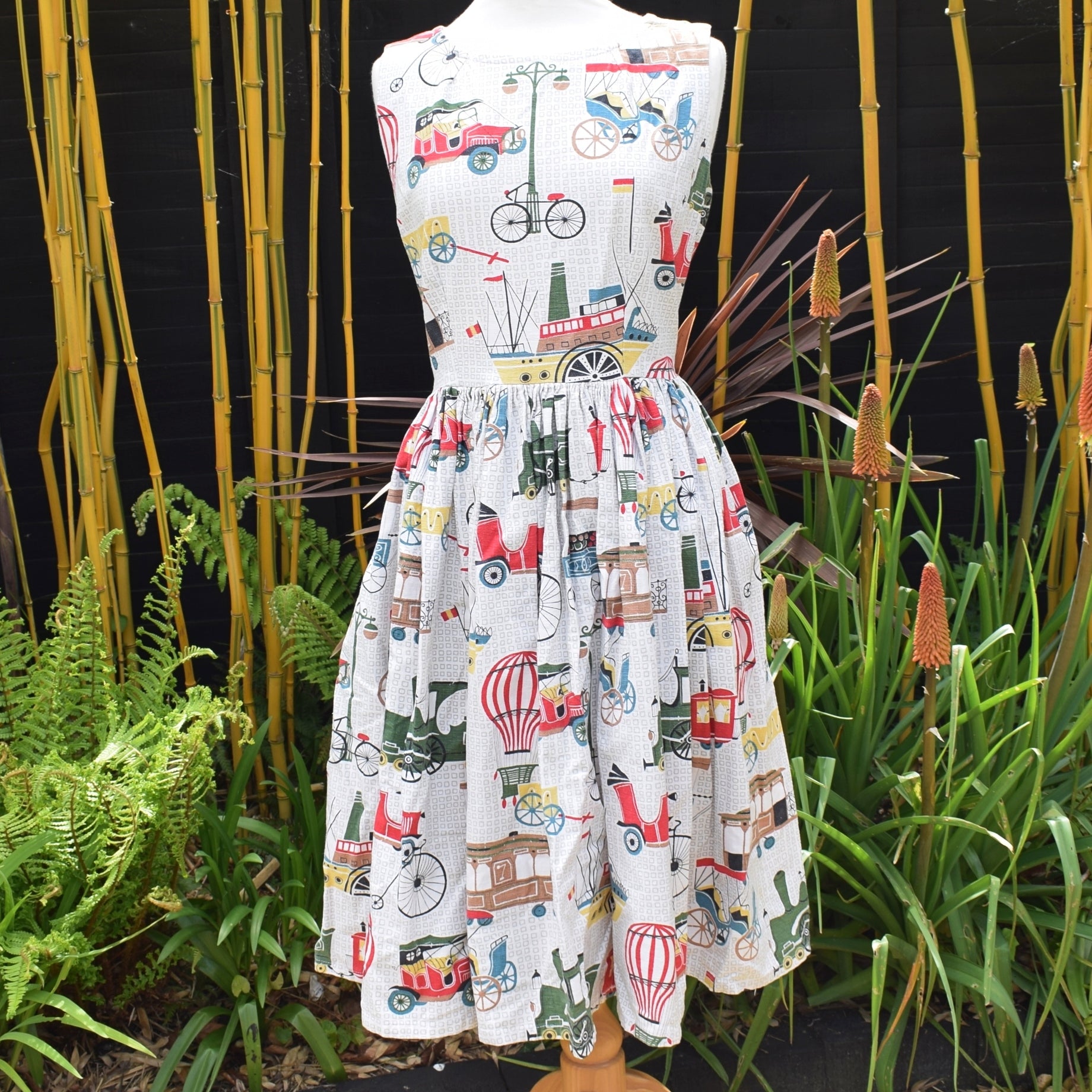 Vintage 1950s Fit & Flare Dress Novelty Print - Size 14