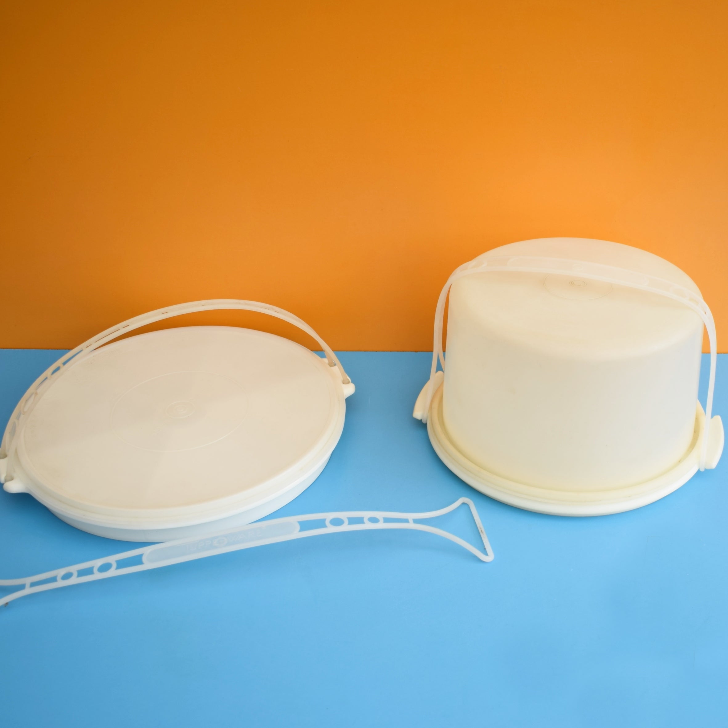 Tupperware cake outlet carrier