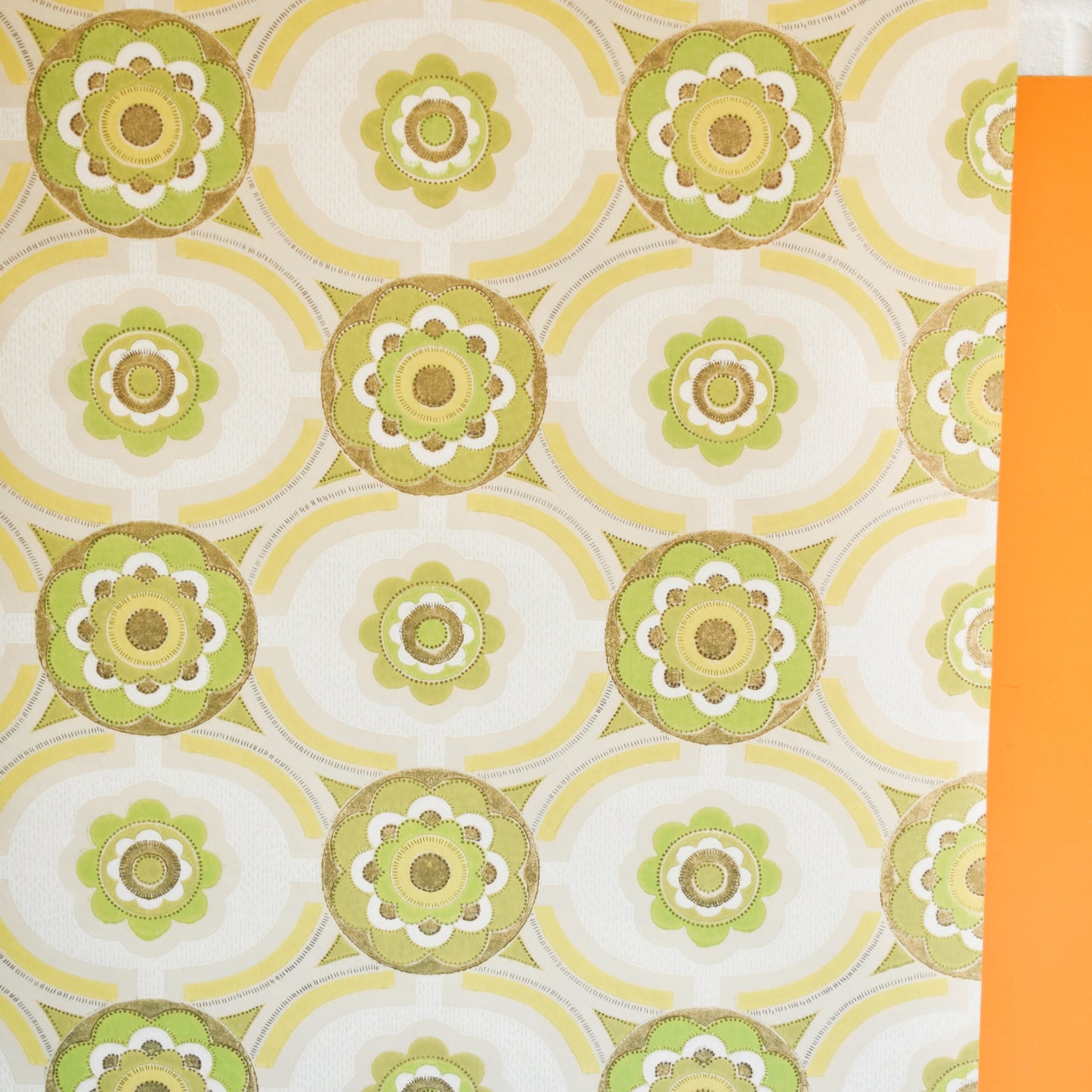 Vintage 1970s Flower Wallpaper - Green