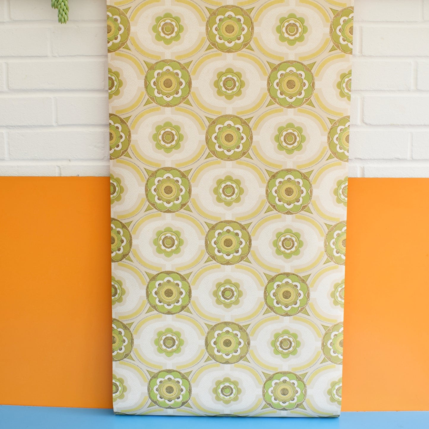 Vintage 1970s Flower Wallpaper - Green