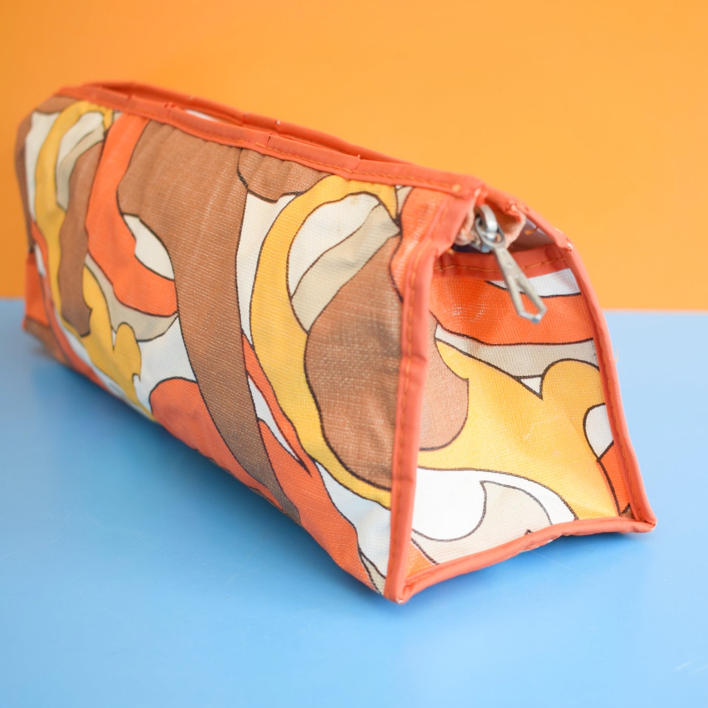 Vintage 1960s Vinyl Makeup Bag / Storage