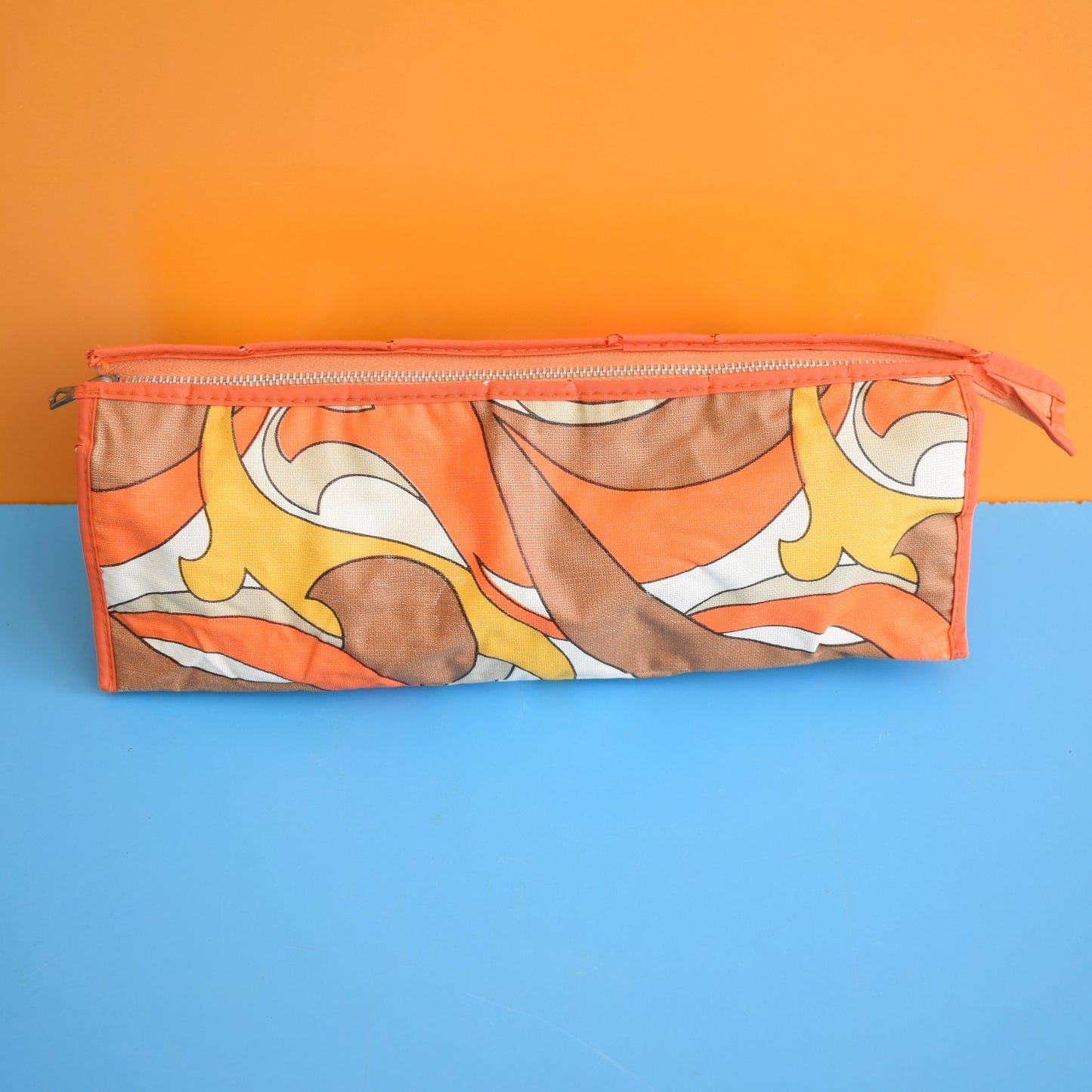 Vintage 1960s Vinyl Makeup Bag / Storage