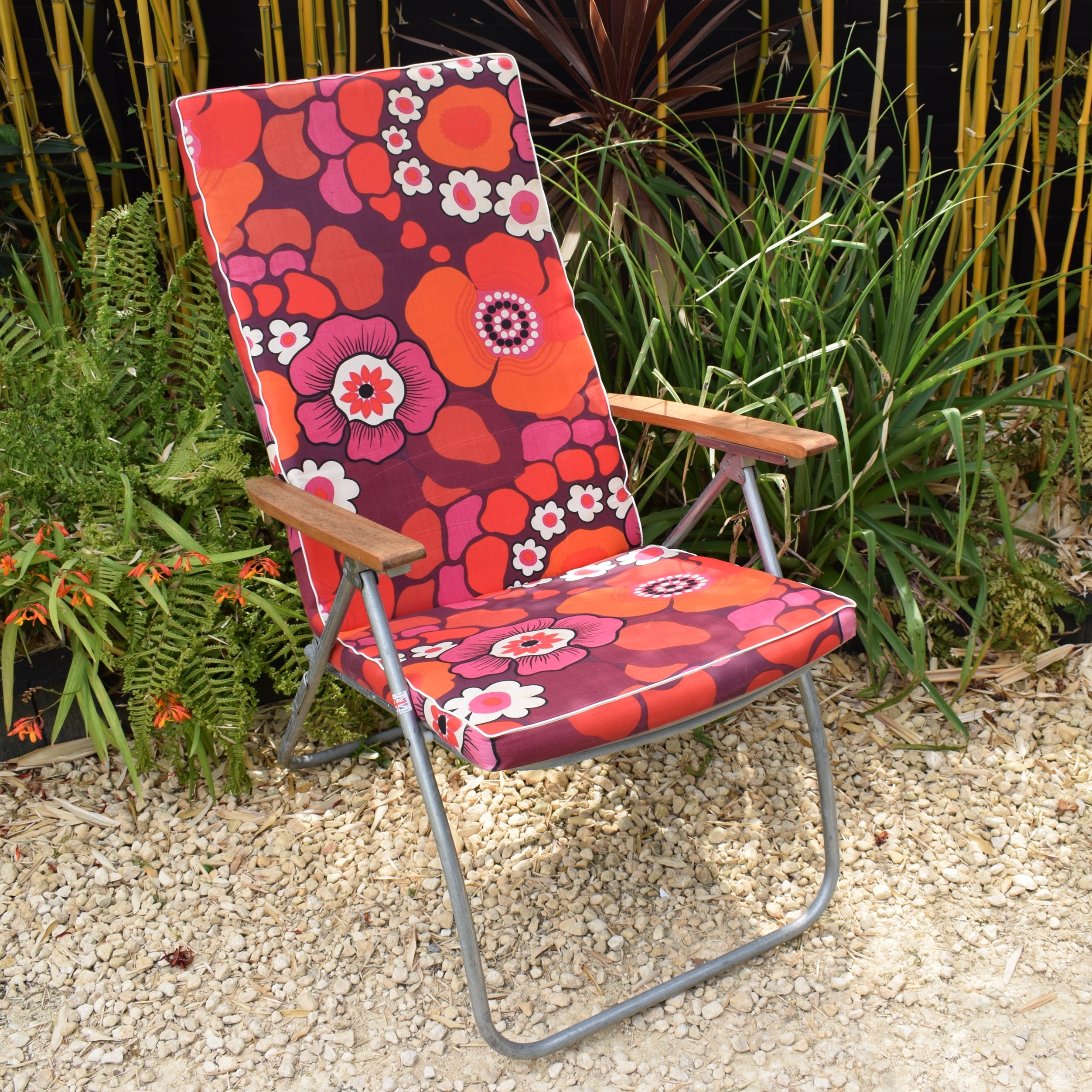 Pink garden online lounger