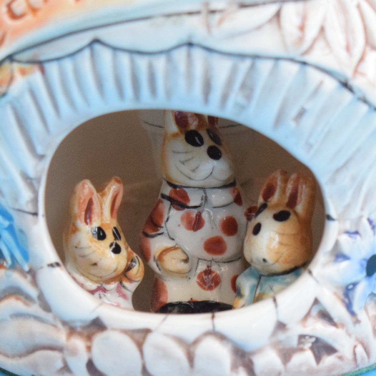 Bunny cottage shop ceramic lamp